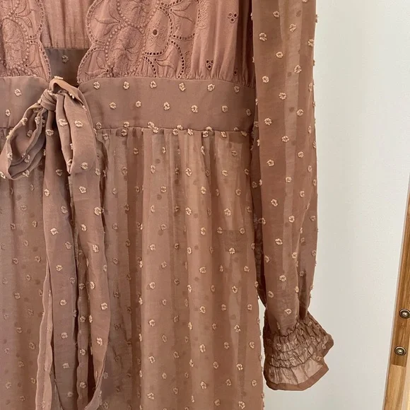 Romantic Eyelet Robe - Picture 3 of 8